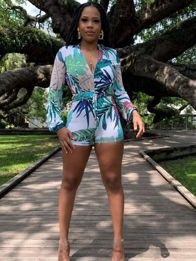 Tropical Leaf Print Tie-Waist Romper - Green/Blue